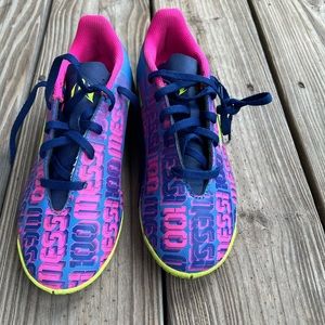 Indoor Adidas soccer cleats like new